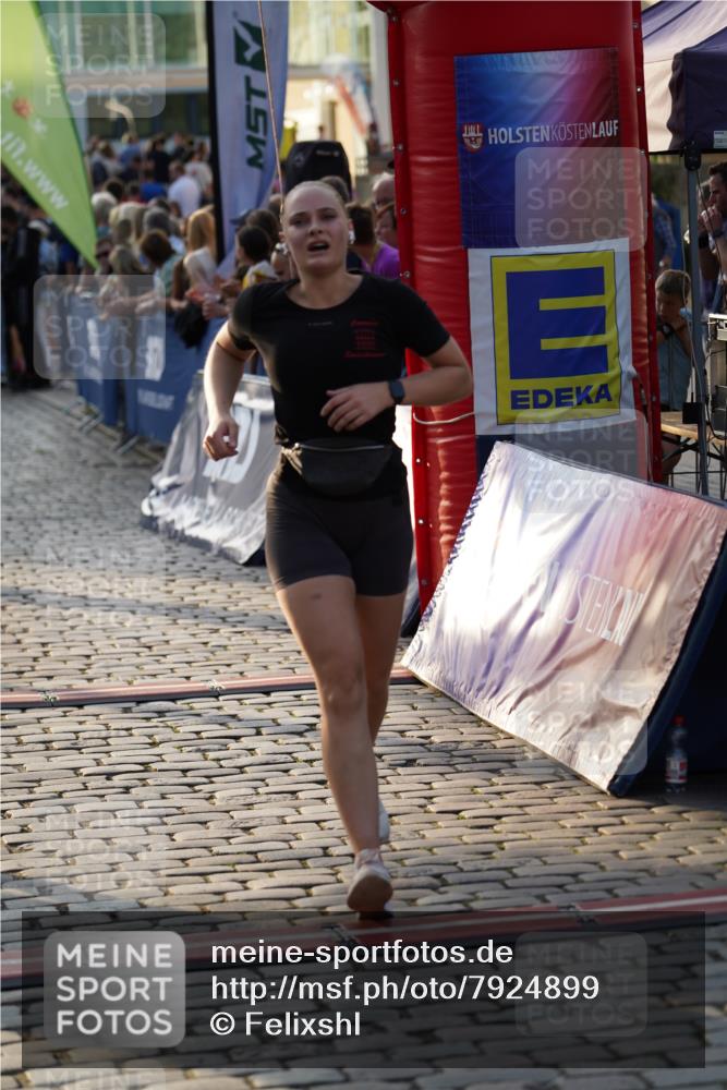 13.06.2025 - Holstenköstenlauf Felixshl http://msf.ph/oto/7924899 13.06.2025 20:03:41 Laufen 2051, 2245, 2549, 2570, 3696, 3932 meine-sportfotos.de