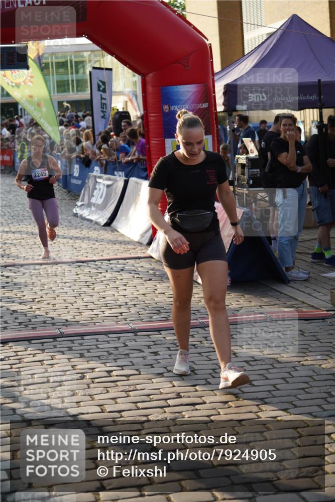13.06.2025 - Holstenköstenlauf Felixshl http://msf.ph/oto/7924905 13.06.2025 20:03:42 Laufen 2245, 2549, 2570, 3825, 3932 meine-sportfotos.de