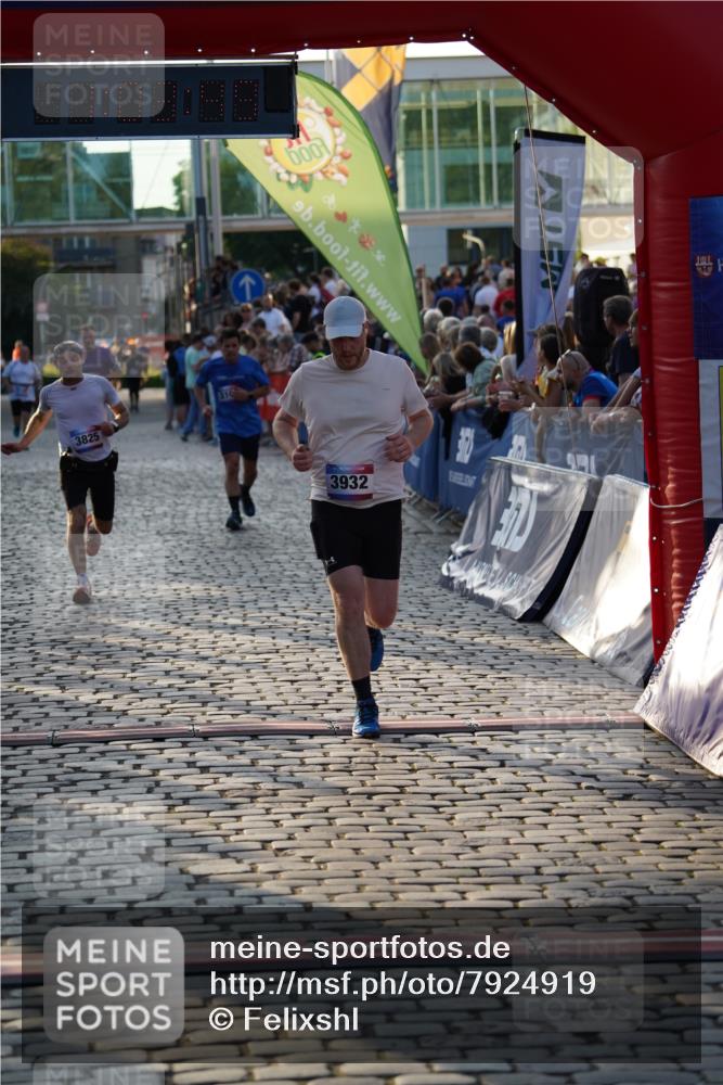 13.06.2025 - Holstenköstenlauf Felixshl http://msf.ph/oto/7924919 13.06.2025 20:03:48 Laufen 2820, 3109, 3825, 3932 meine-sportfotos.de