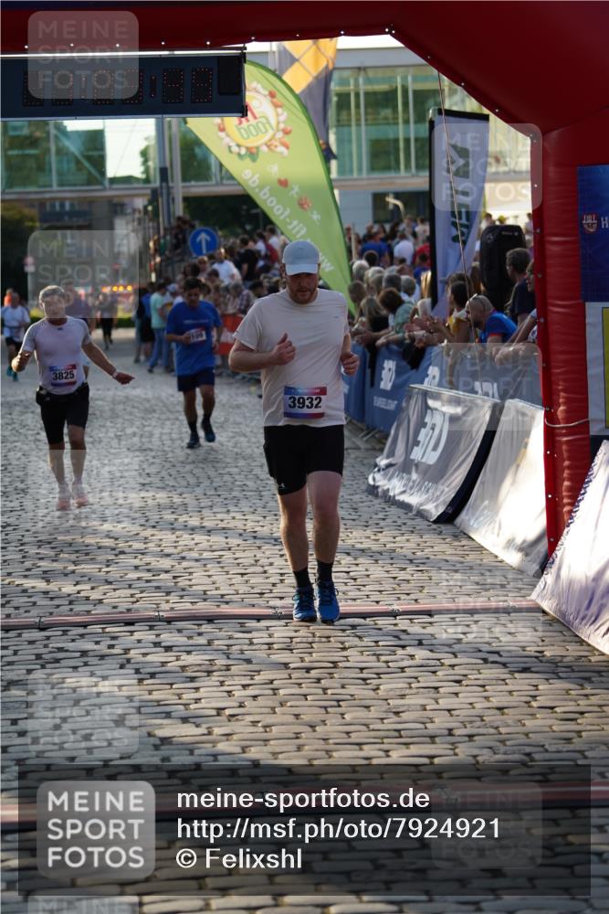 13.06.2025 - Holstenköstenlauf Felixshl http://msf.ph/oto/7924921 13.06.2025 20:03:49 Laufen 2820, 3109, 3825, 3932 meine-sportfotos.de