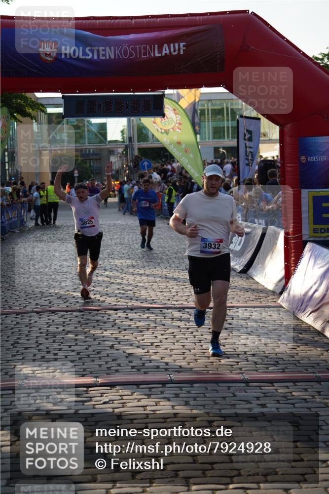 13.06.2025 - Holstenköstenlauf Felixshl http://msf.ph/oto/7924928 13.06.2025 20:03:50 Laufen 2820, 3109, 3825, 3932 meine-sportfotos.de