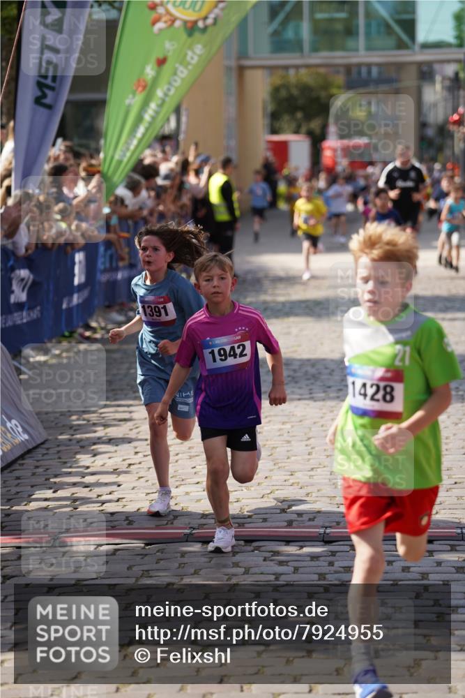 13.06.2025 - Holstenköstenlauf Felixshl http://msf.ph/oto/7924955 13.06.2025 16:22:13 Laufen 14, 38, 345, 488, 611, 754, 992, 996, 1230, 1320, 1391, 1428, 1826, 1942 meine-sportfotos.de