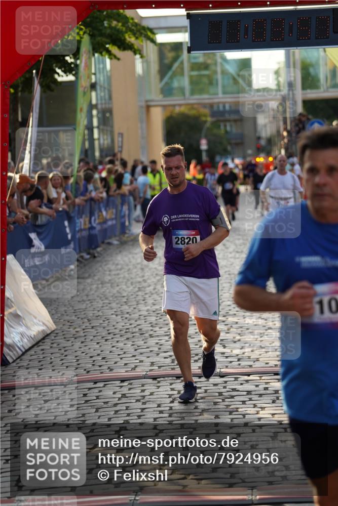 13.06.2025 - Holstenköstenlauf Felixshl http://msf.ph/oto/7924956 13.06.2025 20:03:56 Laufen 2708, 2820, 3109 meine-sportfotos.de