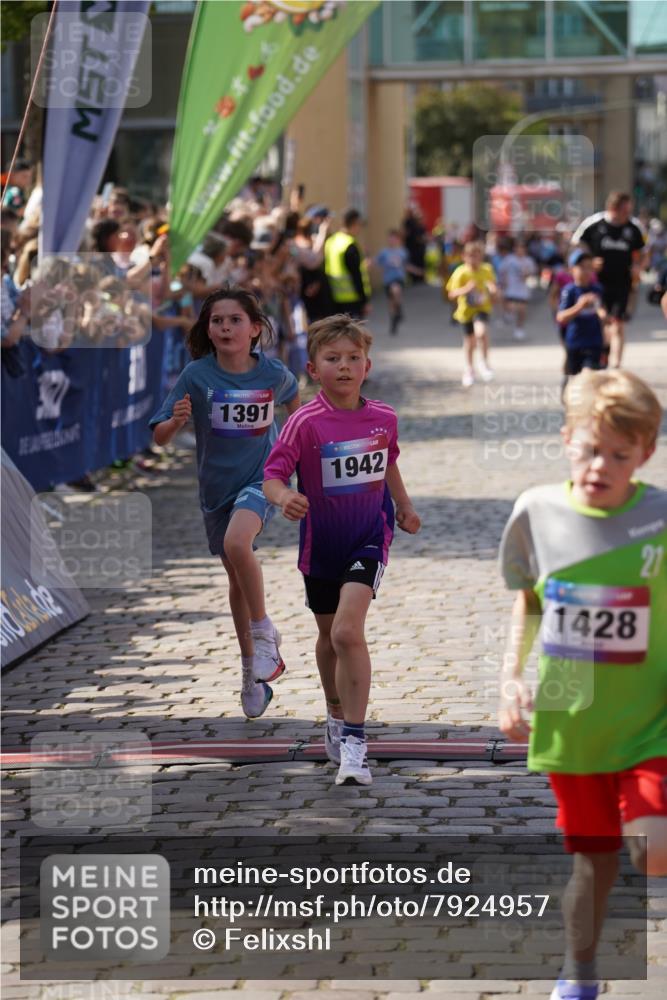 13.06.2025 - Holstenköstenlauf Felixshl http://msf.ph/oto/7924957 13.06.2025 16:22:13 Laufen 14, 38, 345, 488, 611, 754, 992, 996, 1230, 1320, 1391, 1428, 1826, 1942 meine-sportfotos.de