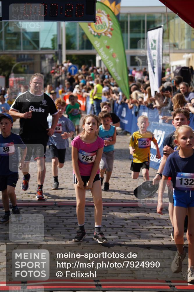 13.06.2025 - Holstenköstenlauf Felixshl http://msf.ph/oto/7924990 13.06.2025 16:22:21 Laufen 38, 341, 342, 351, 353, 470, 486, 488, 611, 747, 754, 867, 992, 994, 1062, 1175, 1230, 1233, 1320, 1395 meine-sportfotos.de