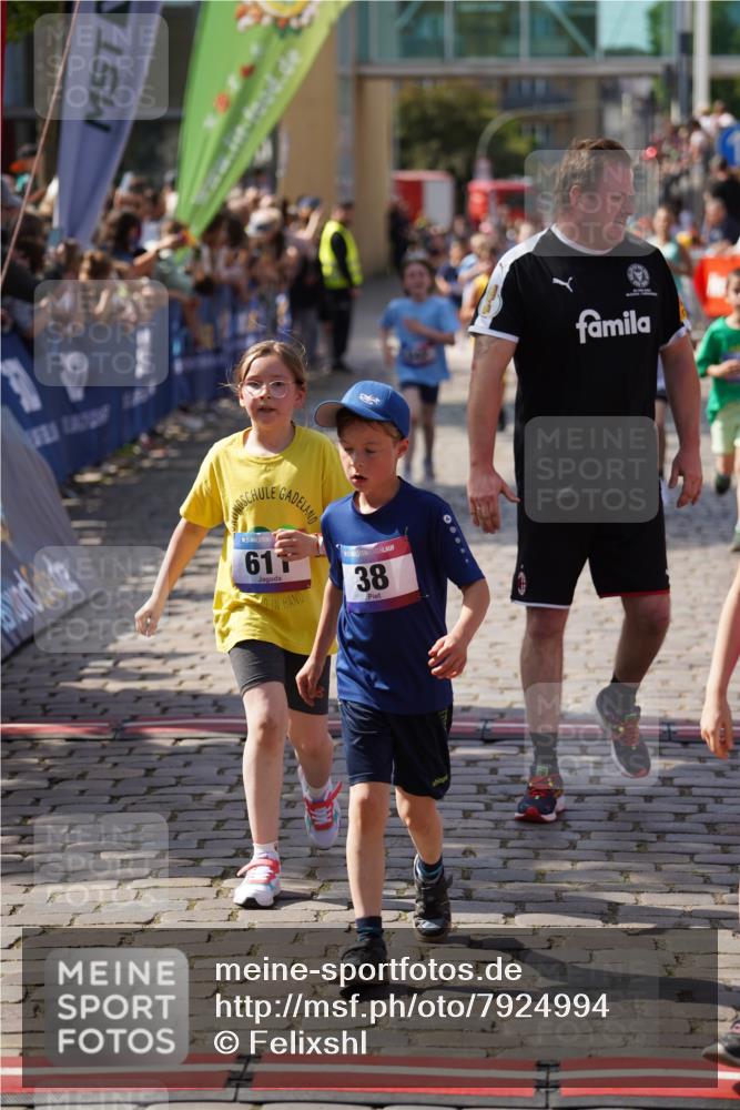 13.06.2025 - Holstenköstenlauf Felixshl http://msf.ph/oto/7924994 13.06.2025 16:22:23 Laufen 38, 329, 333, 341, 342, 351, 353, 470, 486, 488, 611, 747, 754, 867, 994, 1038, 1062, 1175, 1233, 1320, 1395, 1858 meine-sportfotos.de