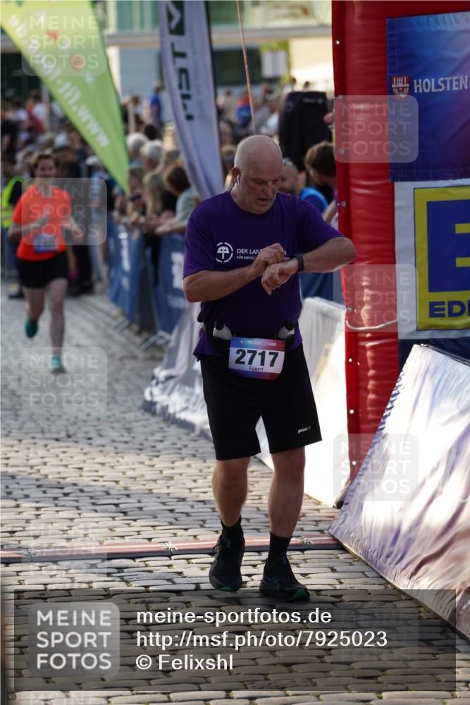 13.06.2025 - Holstenköstenlauf Felixshl http://msf.ph/oto/7925023 13.06.2025 20:04:16 Laufen 2334, 2400, 2535, 2579, 2603, 2717, 2751, 3668 meine-sportfotos.de