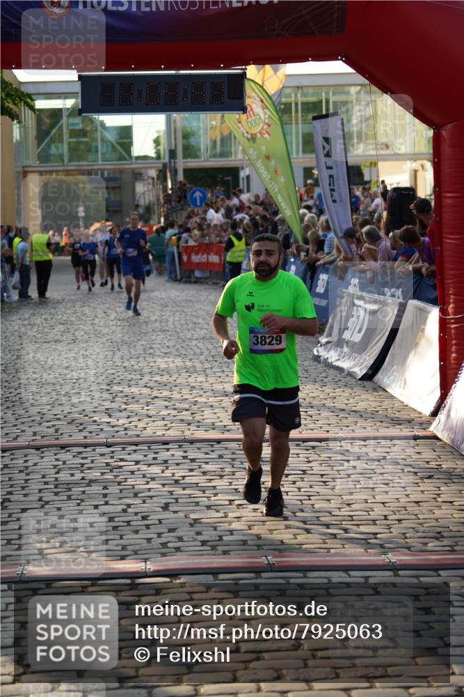 13.06.2025 - Holstenköstenlauf Felixshl http://msf.ph/oto/7925063 13.06.2025 20:04:40 Laufen 3677, 3829 meine-sportfotos.de