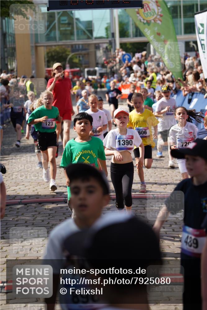 13.06.2025 - Holstenköstenlauf Felixshl http://msf.ph/oto/7925080 13.06.2025 16:22:43 Laufen 45, 50, 123, 125, 214, 225, 347, 354, 606, 608, 720, 868, 869, 881, 886, 887, 890, 895, 987, 991, 1004, 1073, 1138, 1142, 1218, 1336, 1390, 1823, 1866, 1936 meine-sportfotos.de