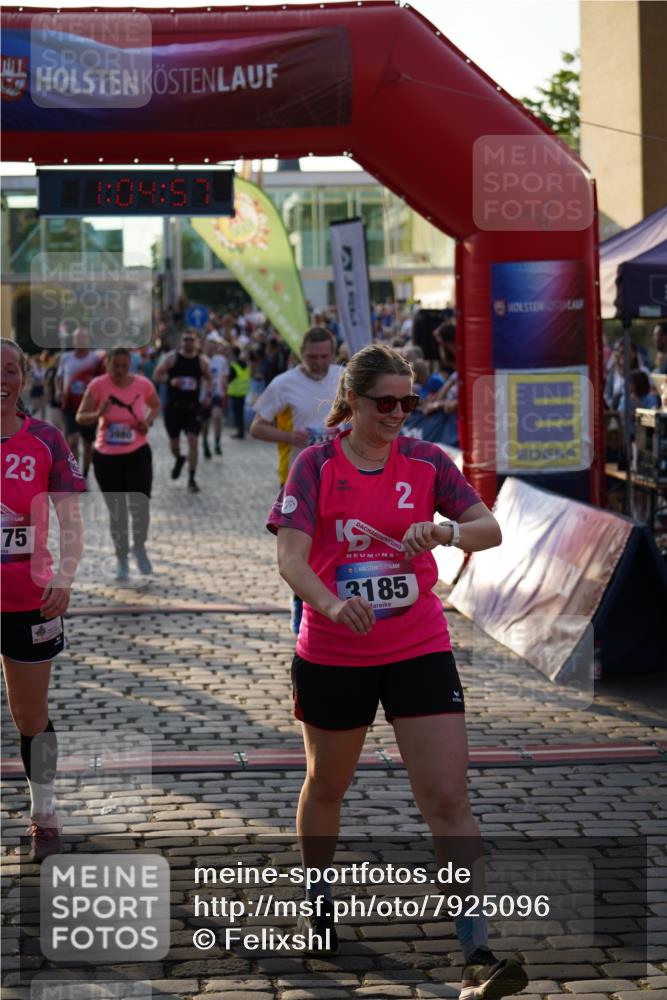 13.06.2025 - Holstenköstenlauf Felixshl http://msf.ph/oto/7925096 13.06.2025 20:04:56 Laufen 2025, 2128, 2228, 2246, 2313, 2826, 3175, 3185, 3614, 3632, 3725, 3960, 3980 meine-sportfotos.de
