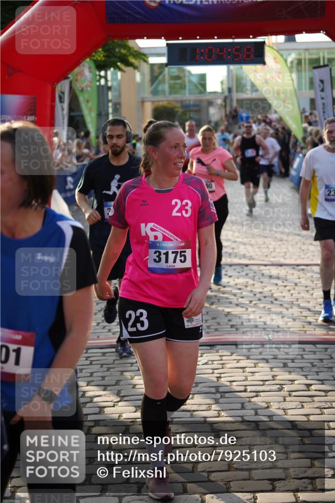 13.06.2025 - Holstenköstenlauf Felixshl http://msf.ph/oto/7925103 13.06.2025 20:04:57 Laufen 2025, 2128, 2228, 2246, 2313, 2826, 3175, 3185, 3614, 3632, 3725, 3960, 3980 meine-sportfotos.de