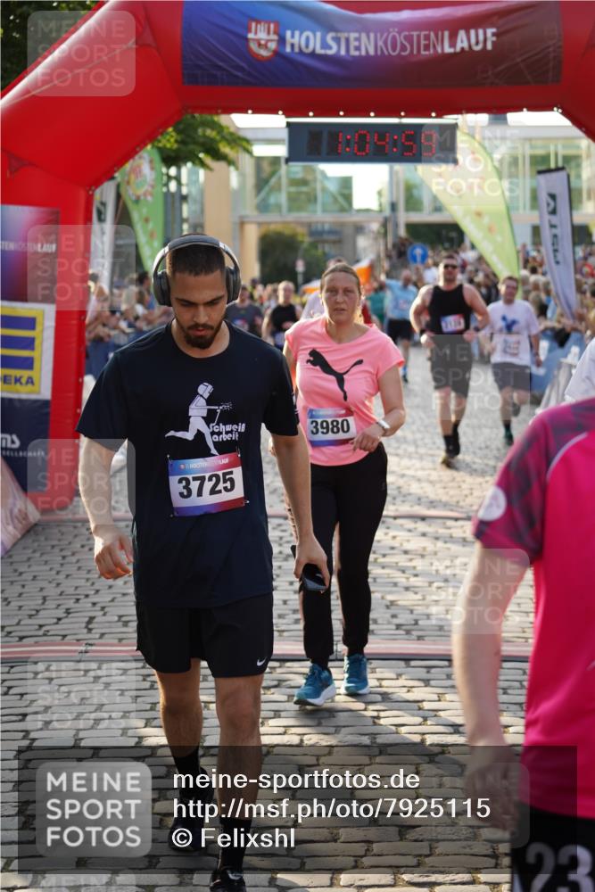 13.06.2025 - Holstenköstenlauf Felixshl http://msf.ph/oto/7925115 13.06.2025 20:04:59 Laufen 2025, 2128, 2228, 2246, 2313, 2826, 3614, 3632, 3725, 3960, 3980 meine-sportfotos.de