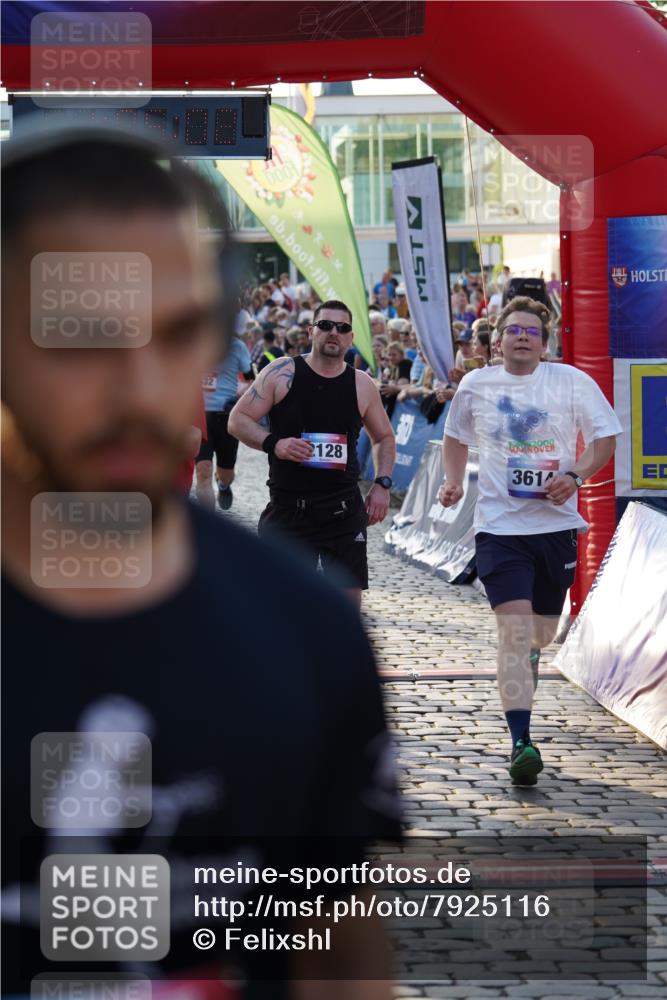 13.06.2025 - Holstenköstenlauf Felixshl http://msf.ph/oto/7925116 13.06.2025 20:05:01 Laufen 2025, 2128, 2228, 2246, 2826, 3614, 3632, 3960 meine-sportfotos.de