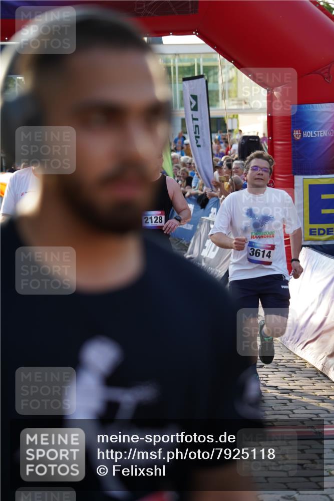 13.06.2025 - Holstenköstenlauf Felixshl http://msf.ph/oto/7925118 13.06.2025 20:05:01 Laufen 2025, 2128, 2228, 2246, 2826, 3614, 3632, 3960 meine-sportfotos.de