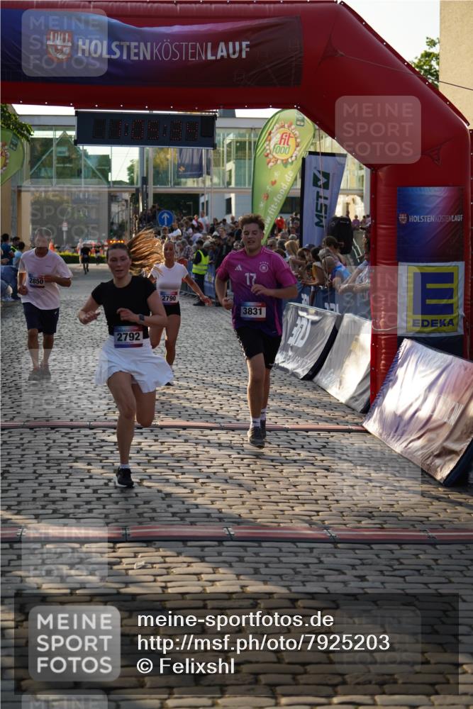 13.06.2025 - Holstenköstenlauf Felixshl http://msf.ph/oto/7925203 13.06.2025 20:05:33 Laufen 2099, 2790, 2792, 2850, 3831 meine-sportfotos.de