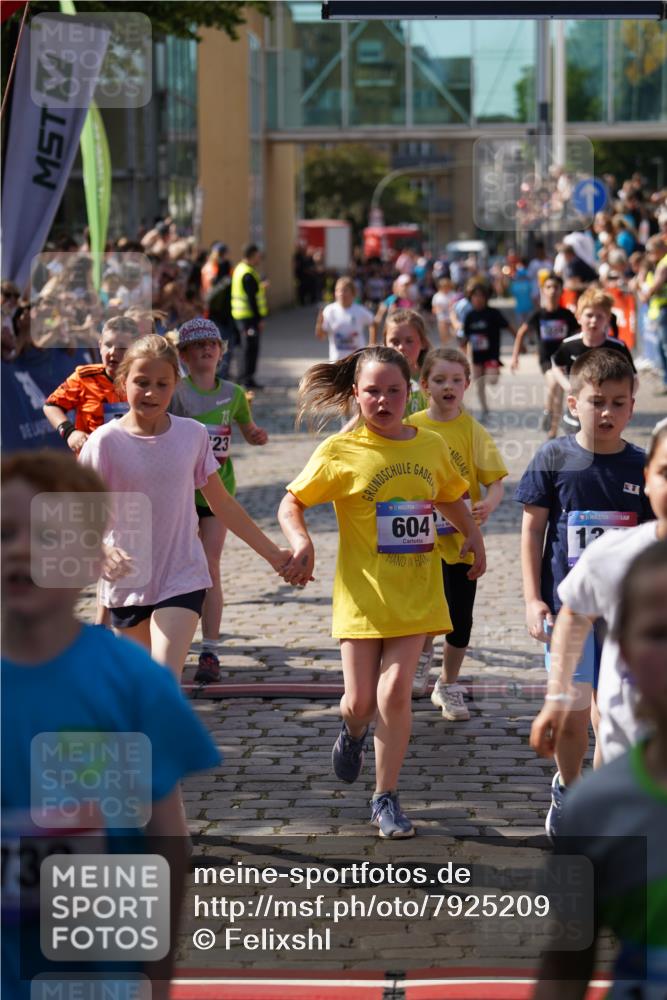 13.06.2025 - Holstenköstenlauf Felixshl http://msf.ph/oto/7925209 13.06.2025 16:23:12 Laufen 330, 497, 604, 615, 730, 732, 745, 746, 883, 885, 981, 1076, 1227, 1229, 1281, 1346, 1420, 1422, 1423 meine-sportfotos.de