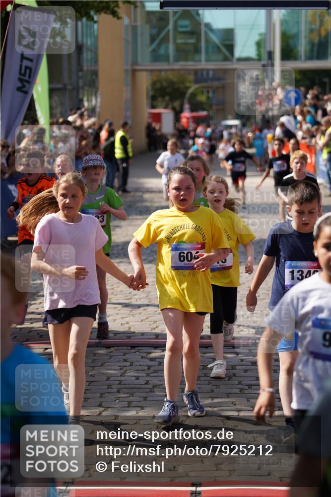 13.06.2025 - Holstenköstenlauf Felixshl http://msf.ph/oto/7925212 13.06.2025 16:23:12 Laufen 330, 497, 604, 615, 730, 732, 745, 746, 883, 885, 981, 1076, 1227, 1229, 1281, 1346, 1420, 1422, 1423 meine-sportfotos.de