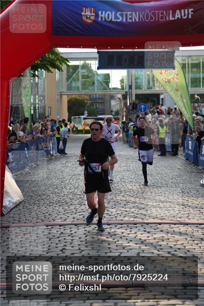 13.06.2025 - Holstenköstenlauf Felixshl http://msf.ph/oto/7925224 13.06.2025 20:05:54 Laufen 2257, 2911, 2912 meine-sportfotos.de