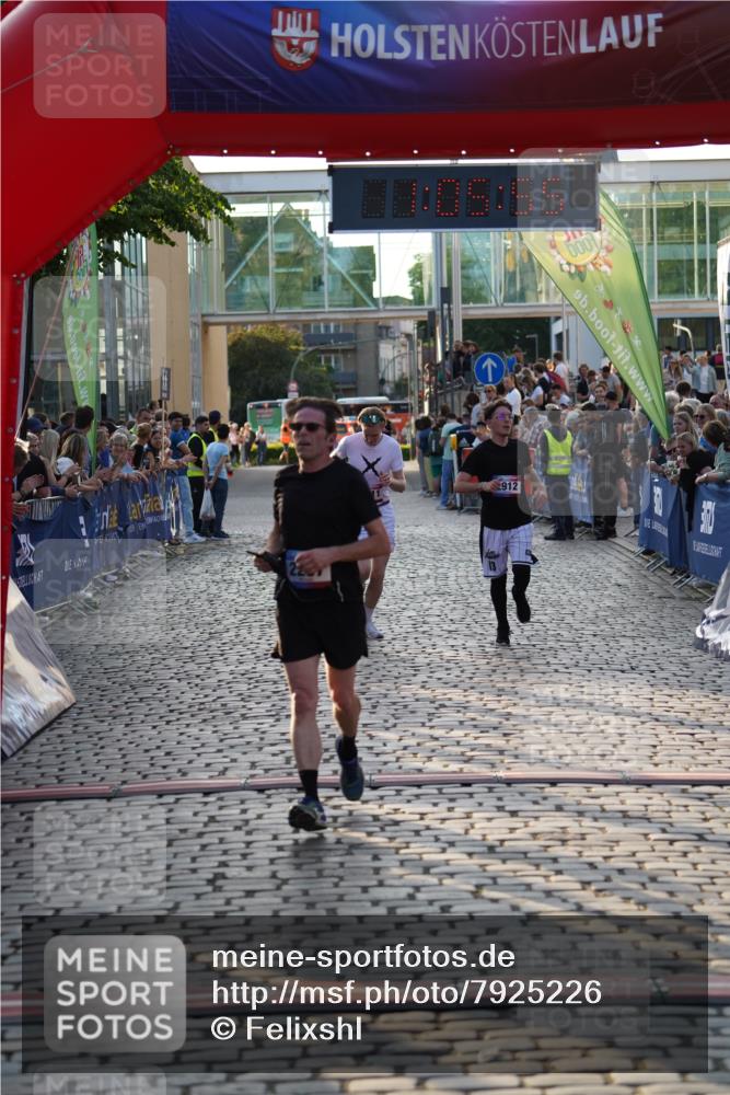 13.06.2025 - Holstenköstenlauf Felixshl http://msf.ph/oto/7925226 13.06.2025 20:05:55 Laufen 2257, 2911, 2912 meine-sportfotos.de