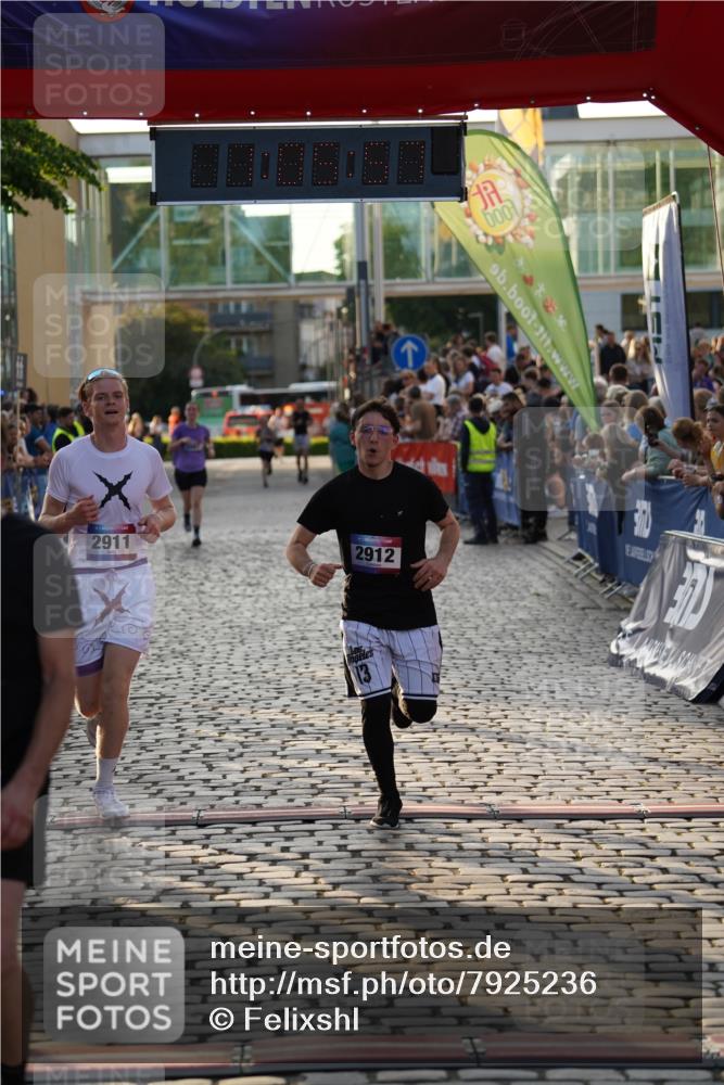 13.06.2025 - Holstenköstenlauf Felixshl http://msf.ph/oto/7925236 13.06.2025 20:05:57 Laufen 2257, 2867, 2911, 2912 meine-sportfotos.de