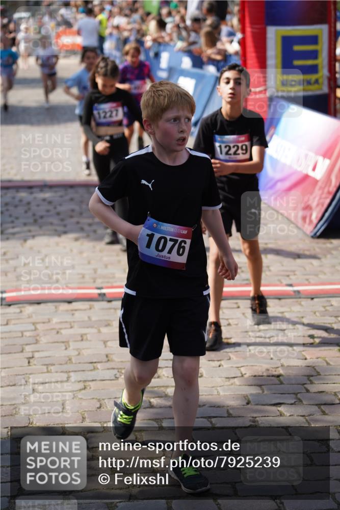 13.06.2025 - Holstenköstenlauf Felixshl http://msf.ph/oto/7925239 13.06.2025 16:23:19 Laufen 226, 327, 330, 497, 728, 885, 1220, 1227, 1229, 1281, 1337 meine-sportfotos.de