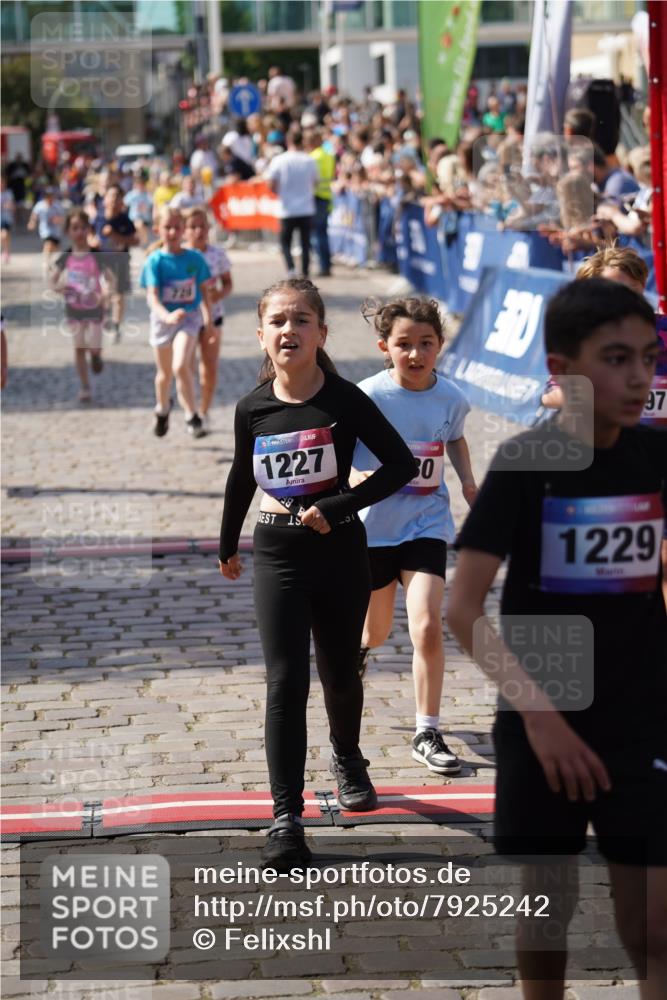 13.06.2025 - Holstenköstenlauf Felixshl http://msf.ph/oto/7925242 13.06.2025 16:23:20 Laufen 226, 327, 330, 497, 616, 728, 870, 988, 1220, 1227, 1281, 1337 meine-sportfotos.de