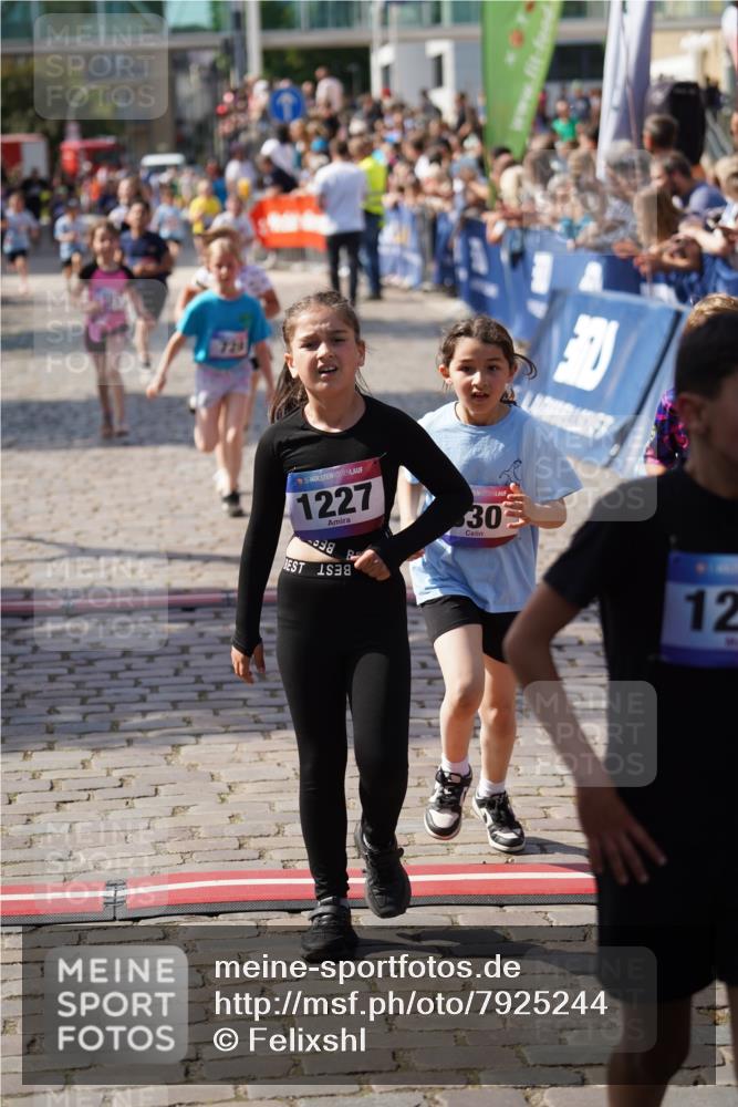 13.06.2025 - Holstenköstenlauf Felixshl http://msf.ph/oto/7925244 13.06.2025 16:23:20 Laufen 226, 327, 330, 497, 616, 728, 870, 988, 1220, 1227, 1281, 1337 meine-sportfotos.de