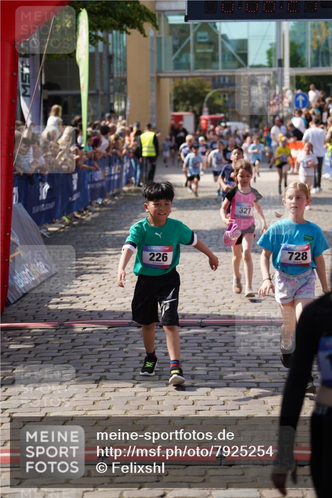 13.06.2025 - Holstenköstenlauf Felixshl http://msf.ph/oto/7925254 13.06.2025 16:23:22 Laufen 226, 327, 330, 359, 497, 616, 728, 750, 870, 988, 1006, 1220, 1337 meine-sportfotos.de