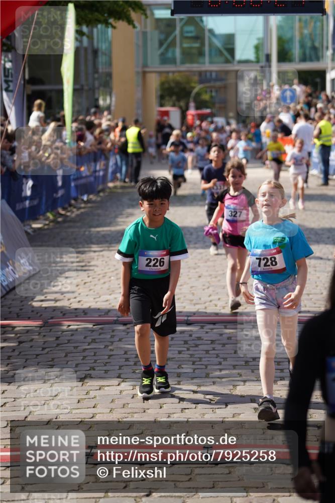 13.06.2025 - Holstenköstenlauf Felixshl http://msf.ph/oto/7925258 13.06.2025 16:23:22 Laufen 226, 327, 330, 359, 497, 616, 728, 750, 870, 988, 1006, 1220, 1337 meine-sportfotos.de