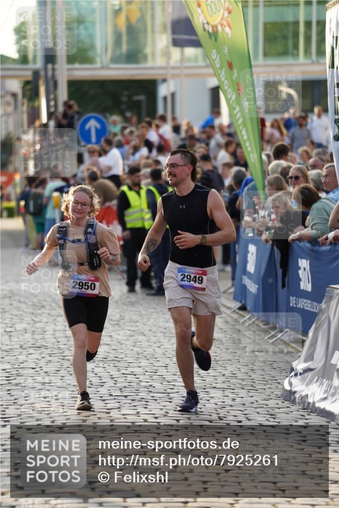 13.06.2025 - Holstenköstenlauf Felixshl http://msf.ph/oto/7925261 13.06.2025 20:06:11 Laufen 2949, 2950 meine-sportfotos.de