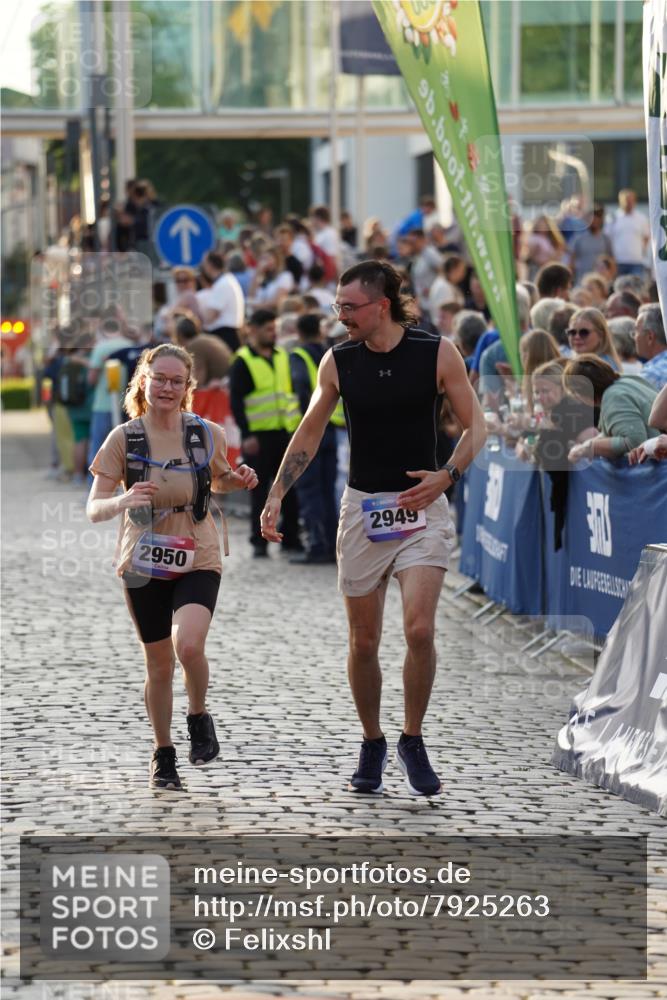 13.06.2025 - Holstenköstenlauf Felixshl http://msf.ph/oto/7925263 13.06.2025 20:06:11 Laufen 2949, 2950 meine-sportfotos.de