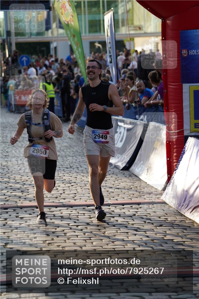 13.06.2025 - Holstenköstenlauf Felixshl http://msf.ph/oto/7925267 13.06.2025 20:06:13 Laufen 2949, 2950 meine-sportfotos.de