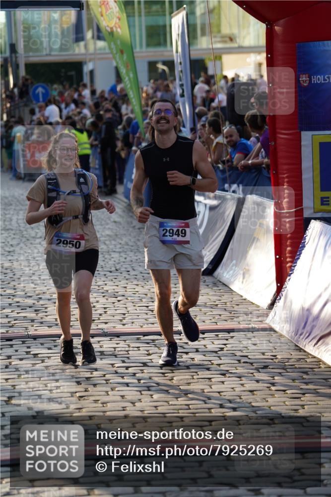 13.06.2025 - Holstenköstenlauf Felixshl http://msf.ph/oto/7925269 13.06.2025 20:06:13 Laufen 2949, 2950 meine-sportfotos.de