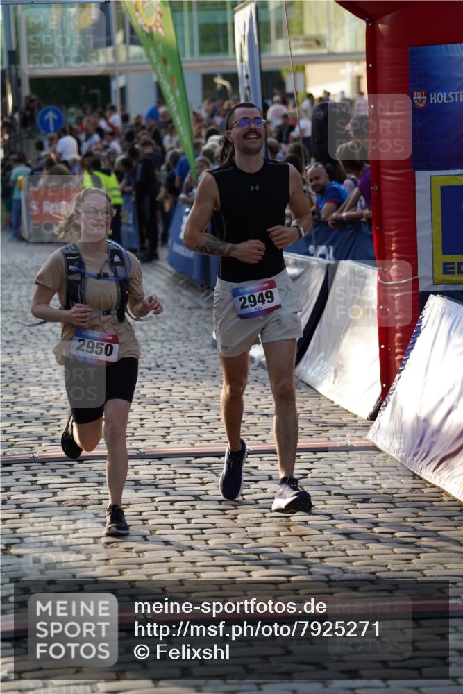 13.06.2025 - Holstenköstenlauf Felixshl http://msf.ph/oto/7925271 13.06.2025 20:06:13 Laufen 2949, 2950 meine-sportfotos.de