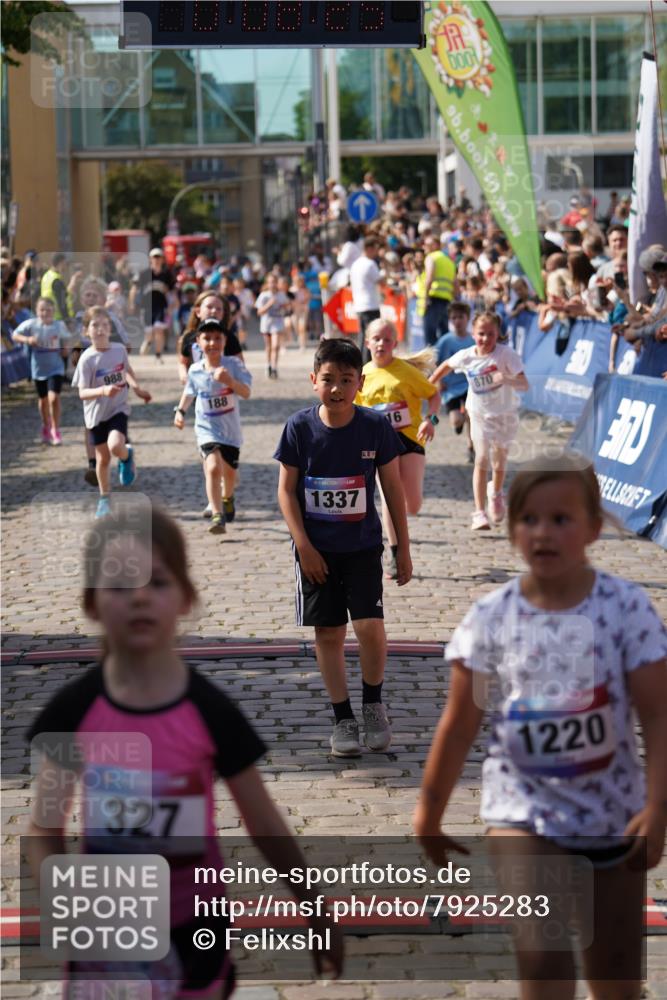 13.06.2025 - Holstenköstenlauf Felixshl http://msf.ph/oto/7925283 13.06.2025 16:23:26 Laufen 221, 327, 359, 616, 750, 870, 988, 1000, 1006, 1220, 1337, 1342 meine-sportfotos.de