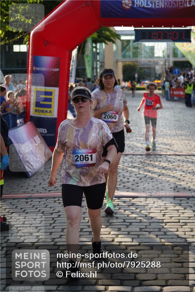 13.06.2025 - Holstenköstenlauf Felixshl http://msf.ph/oto/7925288 13.06.2025 20:07:00 Laufen 2060, 2061, 2936, 3729 meine-sportfotos.de
