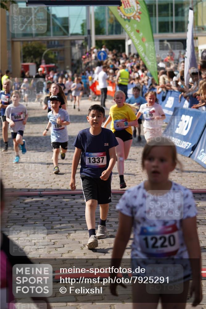 13.06.2025 - Holstenköstenlauf Felixshl http://msf.ph/oto/7925291 13.06.2025 16:23:27 Laufen 221, 327, 359, 483, 616, 750, 870, 988, 1000, 1006, 1337, 1342 meine-sportfotos.de