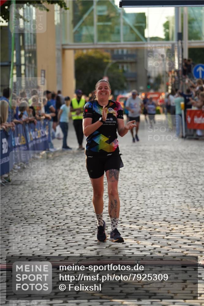 13.06.2025 - Holstenköstenlauf Felixshl http://msf.ph/oto/7925309 13.06.2025 20:07:12 Laufen 2588, 2593, 2923 meine-sportfotos.de