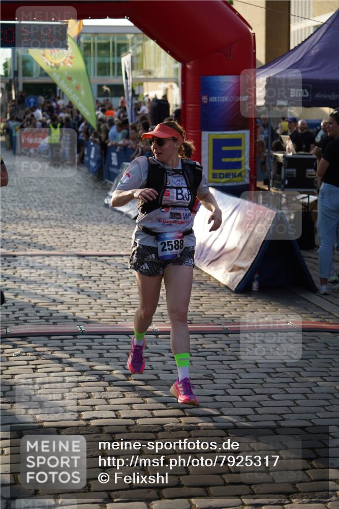13.06.2025 - Holstenköstenlauf Felixshl http://msf.ph/oto/7925317 13.06.2025 20:07:14 Laufen 2350, 2588, 2593, 2923 meine-sportfotos.de
