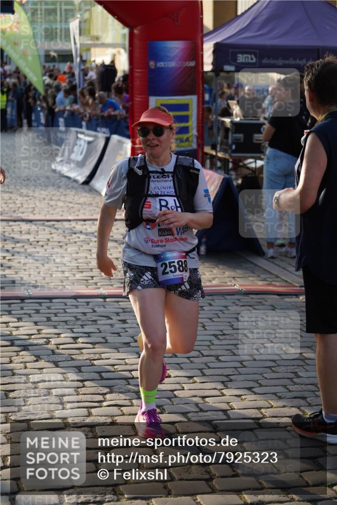 13.06.2025 - Holstenköstenlauf Felixshl http://msf.ph/oto/7925323 13.06.2025 20:07:15 Laufen 2350, 2588, 2593, 2923 meine-sportfotos.de