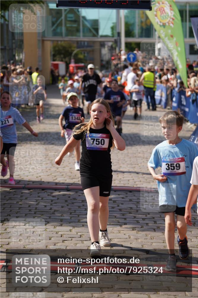 13.06.2025 - Holstenköstenlauf Felixshl http://msf.ph/oto/7925324 13.06.2025 16:23:32 Laufen 163, 221, 332, 336, 337, 359, 483, 616, 725, 750, 756, 870, 879, 988, 989, 995, 1000, 1006, 1174, 1327, 1329, 1342 meine-sportfotos.de