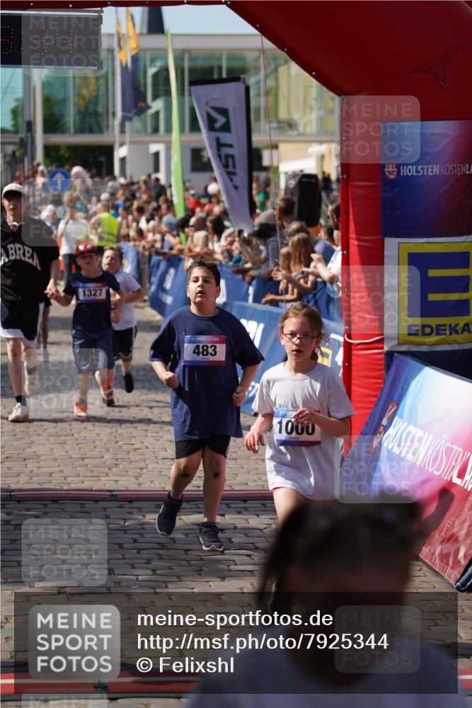 13.06.2025 - Holstenköstenlauf Felixshl http://msf.ph/oto/7925344 13.06.2025 16:23:35 Laufen 163, 221, 332, 336, 337, 483, 725, 756, 879, 989, 995, 1000, 1174, 1225, 1327, 1329, 1342 meine-sportfotos.de