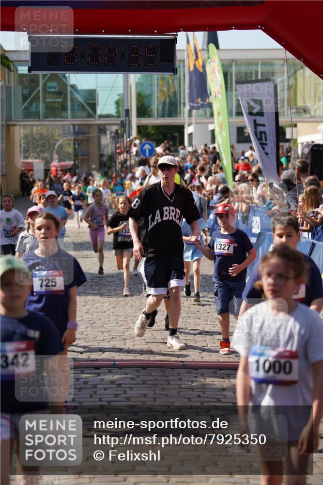 13.06.2025 - Holstenköstenlauf Felixshl http://msf.ph/oto/7925350 13.06.2025 16:23:37 Laufen 163, 332, 336, 337, 483, 725, 741, 756, 878, 879, 989, 995, 1000, 1174, 1225, 1327, 1329, 1342 meine-sportfotos.de