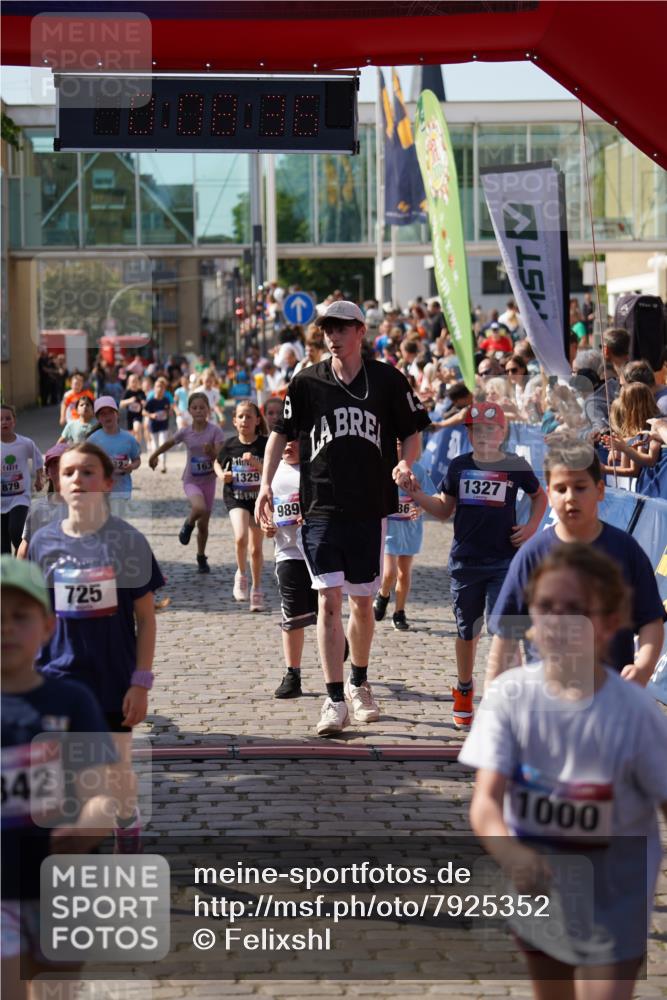 13.06.2025 - Holstenköstenlauf Felixshl http://msf.ph/oto/7925352 13.06.2025 16:23:37 Laufen 163, 332, 336, 337, 483, 725, 741, 756, 878, 879, 989, 995, 1000, 1174, 1225, 1327, 1329, 1342 meine-sportfotos.de