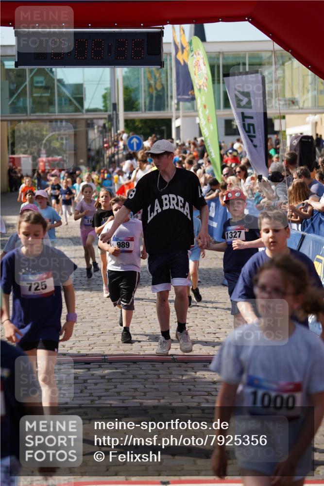 13.06.2025 - Holstenköstenlauf Felixshl http://msf.ph/oto/7925356 13.06.2025 16:23:37 Laufen 163, 332, 336, 337, 483, 725, 741, 756, 878, 879, 989, 995, 1000, 1174, 1225, 1327, 1329, 1342 meine-sportfotos.de