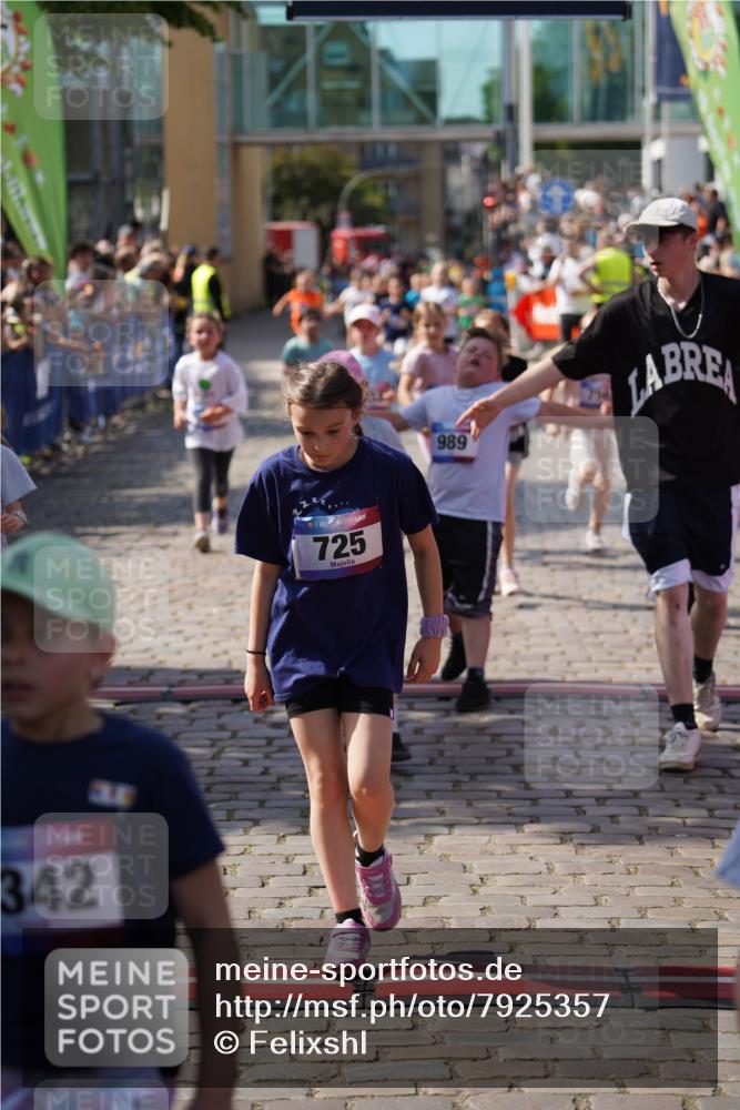 13.06.2025 - Holstenköstenlauf Felixshl http://msf.ph/oto/7925357 13.06.2025 16:23:38 Laufen 163, 332, 336, 337, 483, 725, 727, 741, 756, 878, 879, 989, 995, 1000, 1174, 1225, 1321, 1327, 1329 meine-sportfotos.de