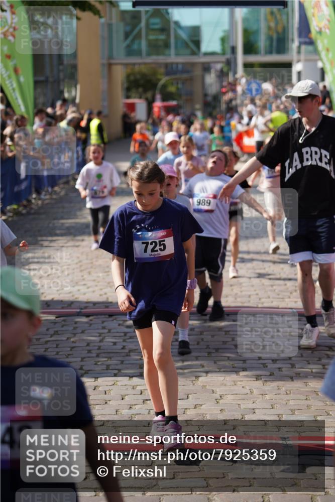 13.06.2025 - Holstenköstenlauf Felixshl http://msf.ph/oto/7925359 13.06.2025 16:23:38 Laufen 163, 332, 336, 337, 483, 725, 727, 741, 756, 878, 879, 989, 995, 1000, 1174, 1225, 1321, 1327, 1329 meine-sportfotos.de