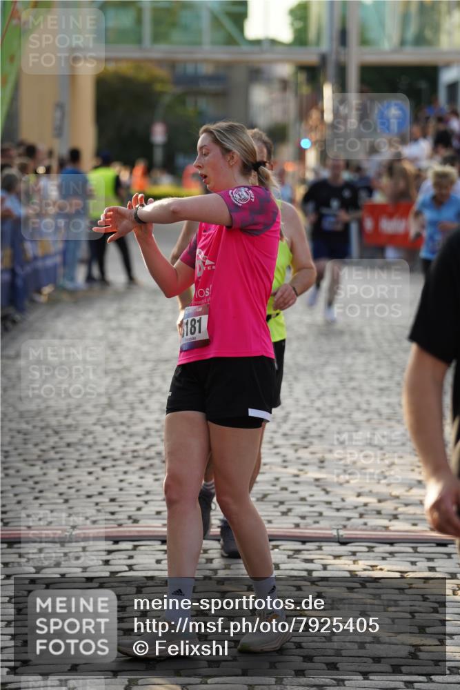 13.06.2025 - Holstenköstenlauf Felixshl http://msf.ph/oto/7925405 13.06.2025 20:07:52 Laufen 2273, 2333, 2368, 2584, 2600, 2601, 2742, 3181 meine-sportfotos.de