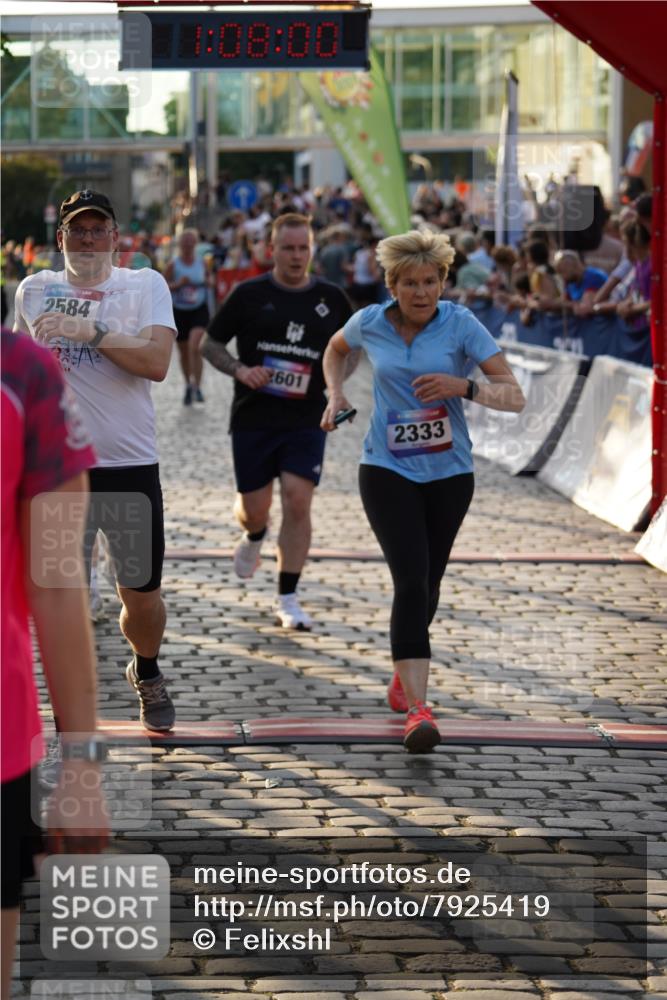 13.06.2025 - Holstenköstenlauf Felixshl http://msf.ph/oto/7925419 13.06.2025 20:07:59 Laufen 2333, 2584, 2600, 2601, 3232 meine-sportfotos.de