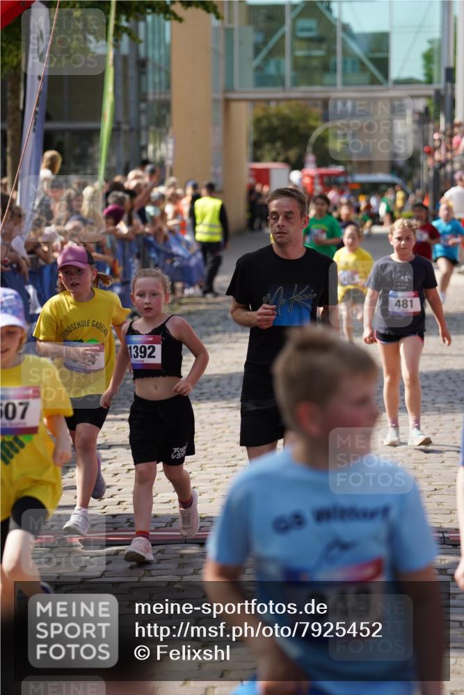 13.06.2025 - Holstenköstenlauf Felixshl http://msf.ph/oto/7925452 13.06.2025 16:24:03 Laufen 73, 348, 478, 481, 607, 614, 625, 758, 1055, 1057, 1343, 1392 meine-sportfotos.de